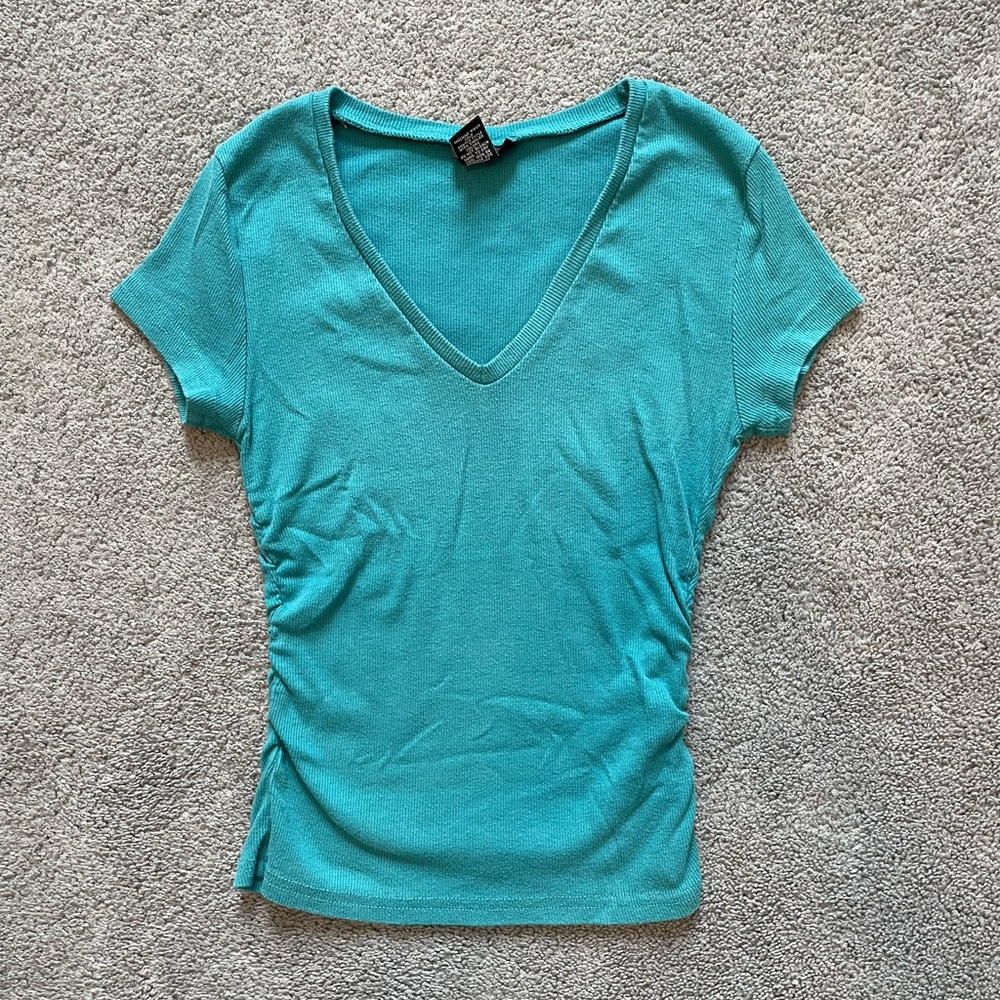 Rue21 Turquoise V-Neck Short Sleeve Top Runch side